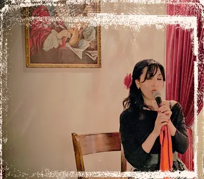 Victoria Genest performing at The Red Door.