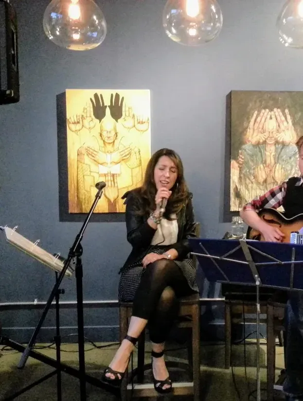 Victoria Genest performing live